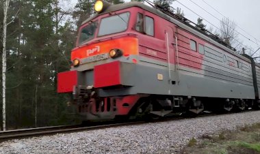 Приветливая бригада, Электровоз ВЛ11-025/030Б с грузовым поездом