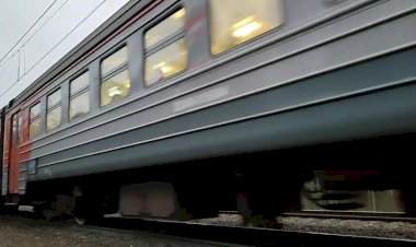 Вечером на БМО, электропоезд ЭД4М-0156 с приветливой бригадой