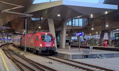 Электровоз Таурус с поездом Вена-Любляна