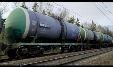 ВЛ11.8-754/ВЛ11.8-776А с грузовым поездом