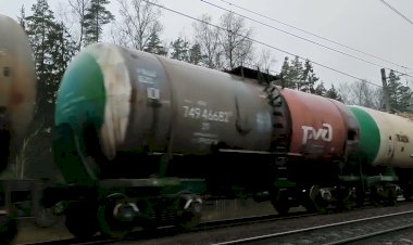 Электровоз ВЛ11-267/397Б с цистернами для бензина