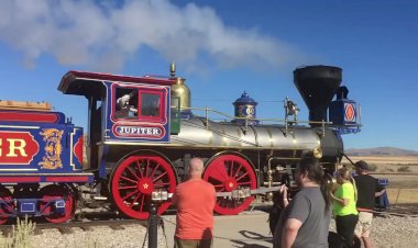 Реплика паровоза Юпитер