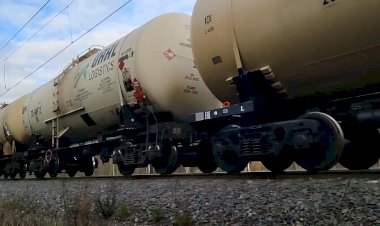 Входной два жёлтых ! ВЛ11.8-721/758А с грузовым поездом