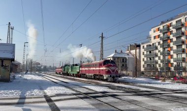 Пересылка! Тепловоз М61.020 с перегоняемыми тепловозами