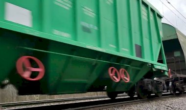 Электровоз ВЛ10У- 474 с хопперами