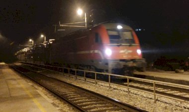 Электровоз Таурус 541-102 с вагонами автовозами