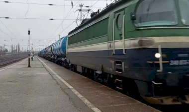 Электровоз Ламинатка 240-073 с цистернами