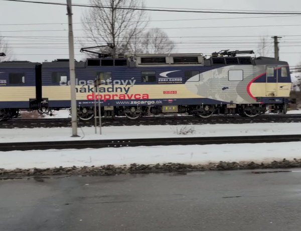 Встречные поезда, Электровозы Шкода с пассажирским и грузовыми поездами