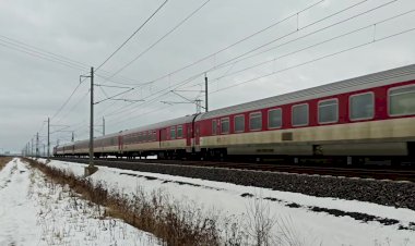 Электровоз Вектрон с пассажирским поездом