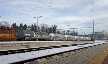 Электровоз Ламинатка 240 034-9 со сборным поездом