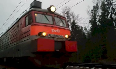 Приветливая бригада, Электровоз ВЛ11М-291А/290 с грузовым поездом