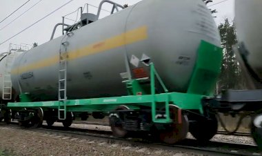 Электровоз ВЛ11М-336/338Б с грузовым поездом