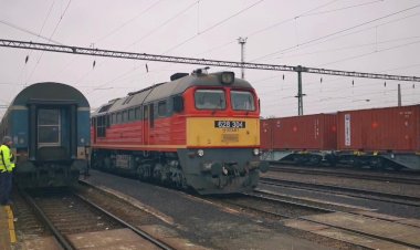 Тепловоз 628 304 отцепка от поезда и отправление