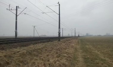 Тепловоз SM42-2087 следует резервом