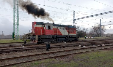 Тепловоз 740 157 выполняет манёвры по станции