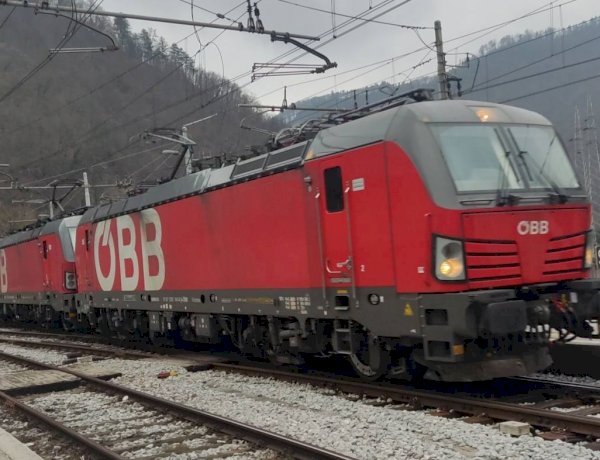 Двойная тяга, Электровозы Вектрон 1293 141/1293 089 с хопперами