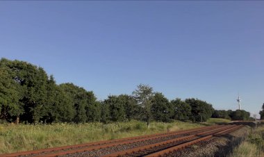 Тепловоз 132 109 (ТЭ109) с пассажирским поездом