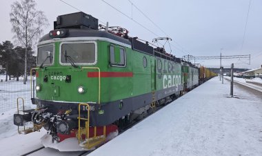 Швеция, электровозы Rd2 1086 и 1126 с поездом гружённым лесом