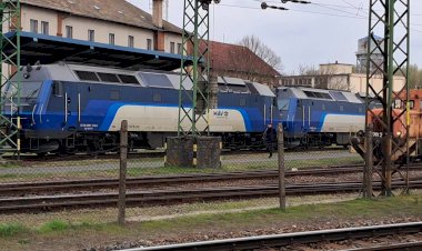Двухосный тепловоз M28.2009, маневры в депо Домбовар