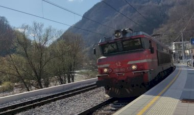 Электровоз 363-025 с хопперами