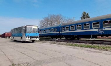 Тепловоз М41. 2103 с пассажирским поездом