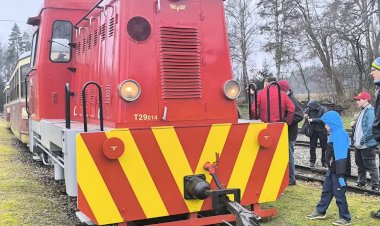 УЖД тепловоз T29.014 с пассажирским поездом