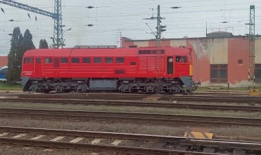 Тепловоз 628-235 следует маневровым порядком