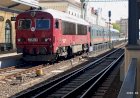 Тепловоз M41.2103 с пригородным поездом