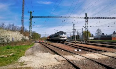 Электровозы Шкода 242 558-5 и 242 251-7 с хопперами