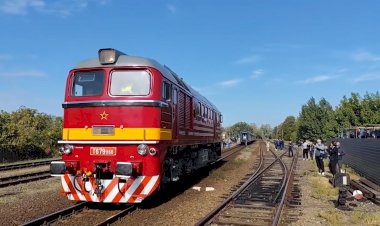 Тепловоз T679.1168 следует маневровым порядком