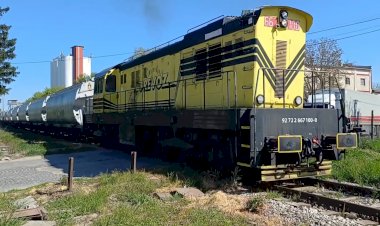 Тепловоз 667  100-0 с хопперами