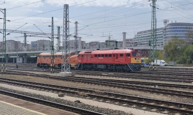 Отправление тепловоза M62 116 с холодным тепловозом М61.019