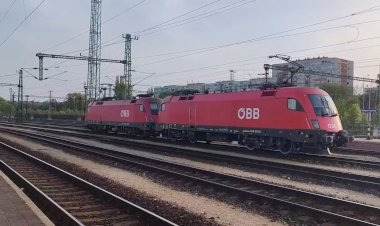 Электровозы Таурус следуют резервом