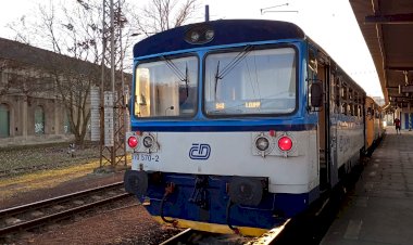 Мотриса 810 570-2 и тепловозы 742 следующие резервом по СМЕ