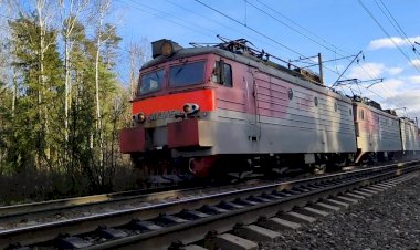 Электровоз ВЛ11М-445А/354 с приветливой локомотивной бригадой