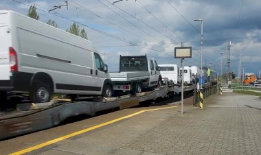 Перевозка машин. Электровоз Newag Dragon 2 с вагонами автовозами