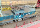 Маневровый электровоз 460 005 следует с полувагонами