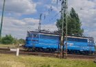 Электровоз Ламинатка 240 045-5 следует резервом