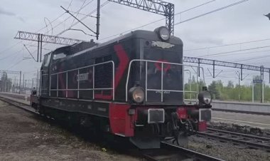 Тепловоз SM42-2603 следует резервом