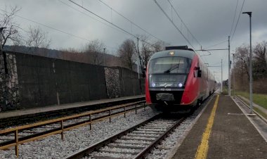 Электропоезд Дезиро 312-135/136 следует по маршруту Сезана - Любляна