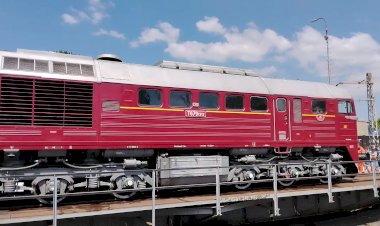 Тепловоз T679.1312 на поворотном круге