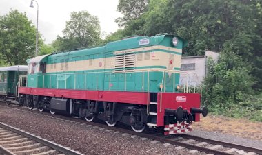 Самый первый, Тепловоз T669.0001 с двухосными вагонами и тепловозом T435.0139 в хвосте