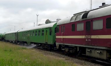 Борьба с сорняками на ж/д, тепловоз MDa 3017 со специальным поездом.