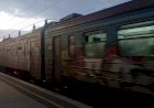 Электропоезд ЭР31 в лучах заходящего солнца