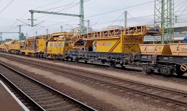 Электровоз Таурус с хозяйственным поездом