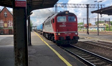 Тепловоз M62-1684 с цистернами