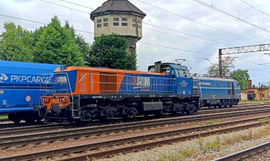 Тепловоз 15D-114 следует маневровым порядком