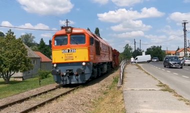Тепловоз М62 (628 235) с хопперами дозаторами