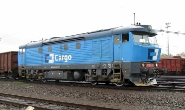 Бардотка, тепловоз Т751.219-7 с полувагонами