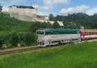 Водолаз, тепловоз 754 076-8 отправляется с пассажирским поездом